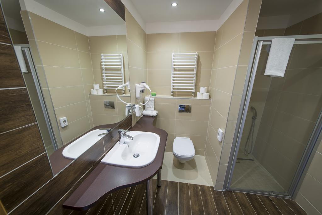 Deluxe Double or Twin Room,402881577:JPEG